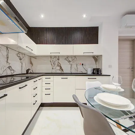 Modern 2br With Full Amenities In By 360 Estates