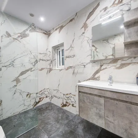 Modern 2br With Full Amenities In By 360 Estates *