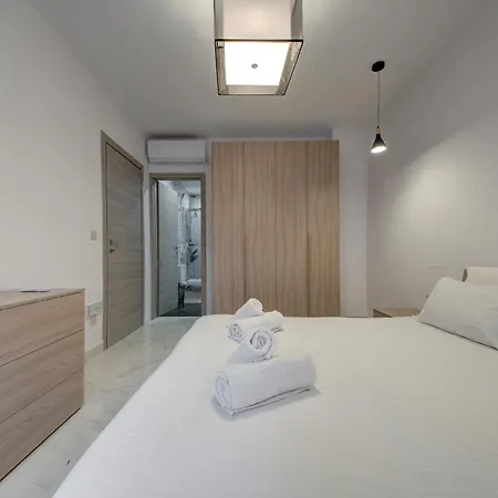 Modern 2br With Full Amenities In By 360 Estates Apartment *