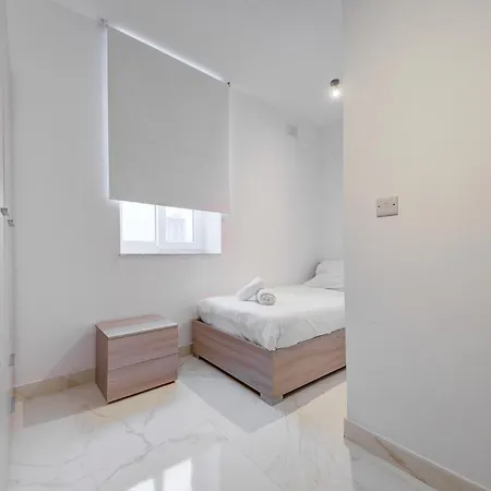 Modern 2br With Full Amenities In By 360 Estates *