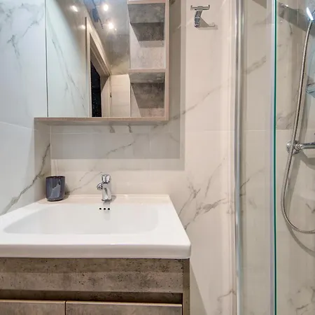 Apartment Modern 2br With Full Amenities In By 360 Estates
