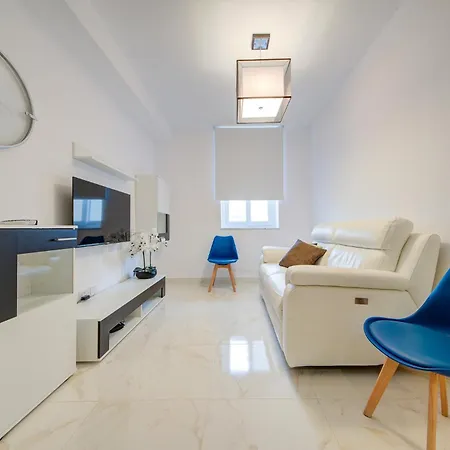 Apartment Modern 2br With Full Amenities In By 360 Estates *