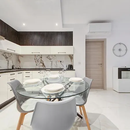 Modern 2br With Full Amenities In By 360 Estates Apartment *